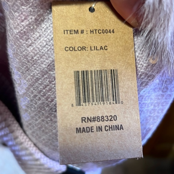 C.C lilac color hat with pom-pom - Picture 2 of 4